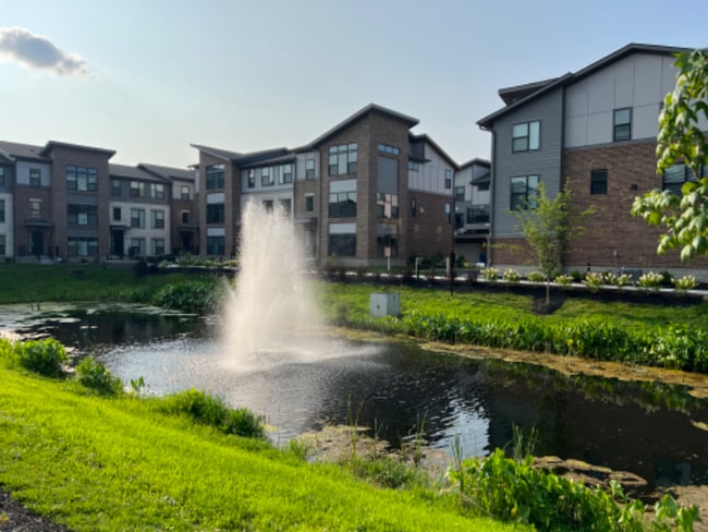 677 Golborne St, Carmel, IN 46032 - photo 4