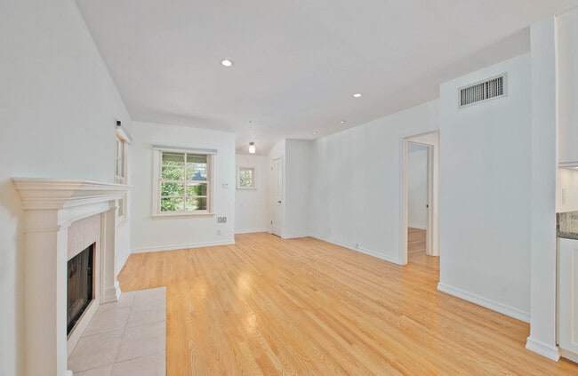 13964 Peach Grove St, Sherman Oaks, CA 91423 - photo 5