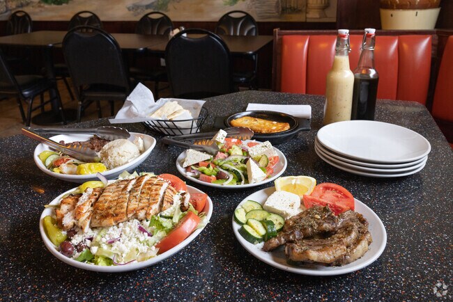 The Auburn Café, Serving authentic Greek food in Ecorse.