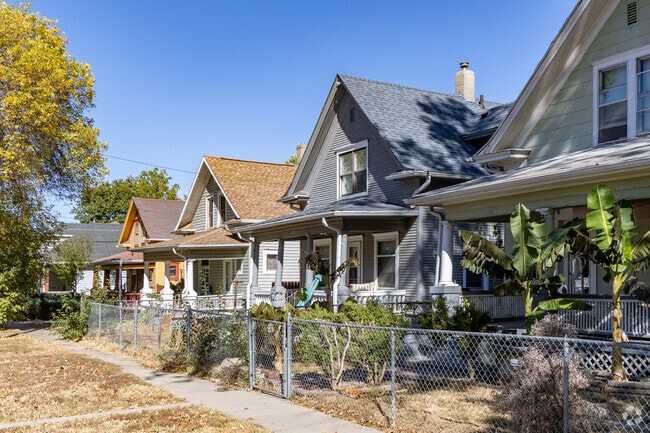Everett has many historical homes found throughout the neighborhood.