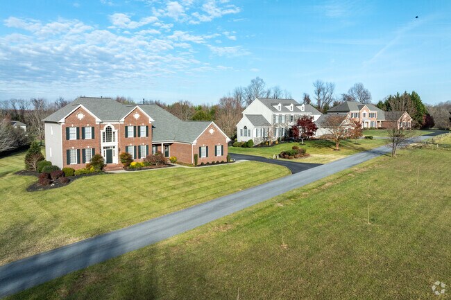 Enjoy living in a modern colonial home in Dayton.