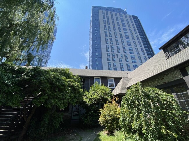 The Standard at Seattle, Seattle, WA 98105 - photo 2