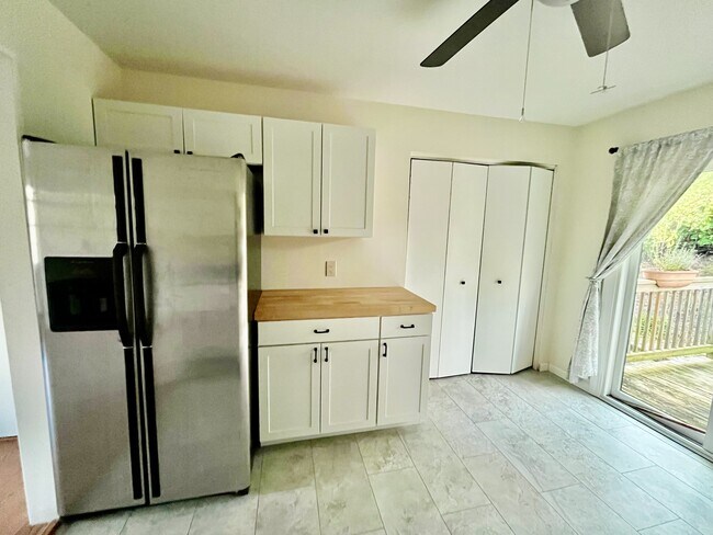 25A Pine Ln unit 25A Pine Lane Apt 7, Albany, NY 12203 - photo 6