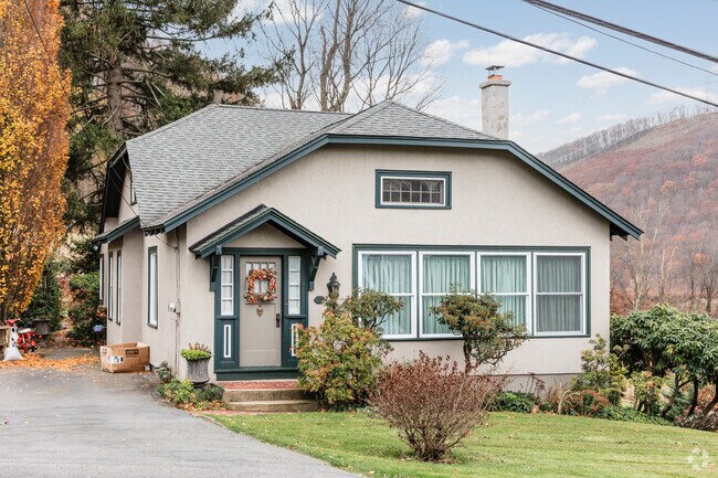 There are also bungalow style homes in Chinchilla, PA.