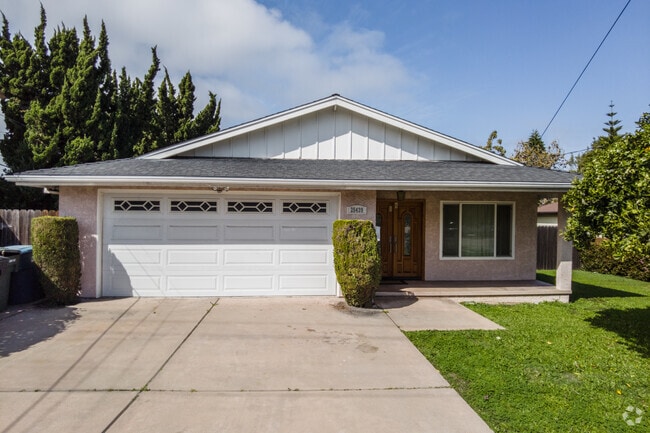 Mid-century ranch homes are popular among residents in the Lomita neighborhood.