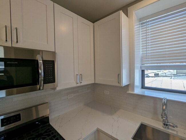 3935 N Janssen Ave unit 3941-3E, Chicago, IL 60613 - photo 7