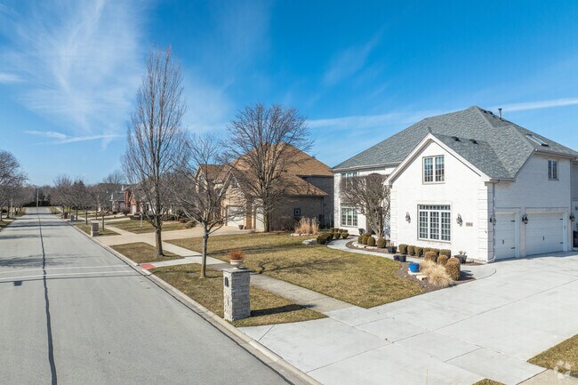 Large, high-end homes can be purchased in Centennial.