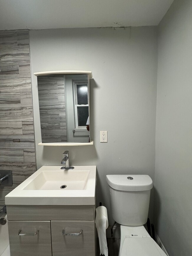 232 Van Horne St unit 2, Jersey City, NJ 07304 - photo 4