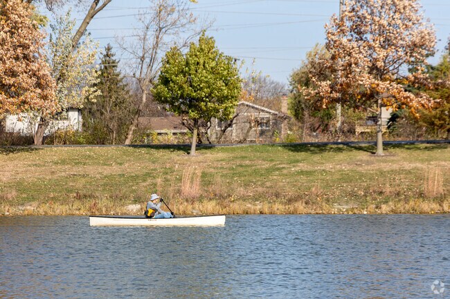 Ivy Hill residents can canoe along the scenic shores of Lake Arlington.