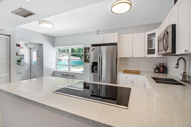 827 NE 140th St, North Miami, FL 33161 - photo 6