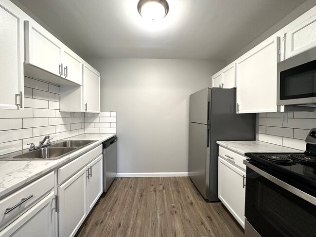 1 Twenty Two at 63rd, Kansas City, MO 64118 - photo 3