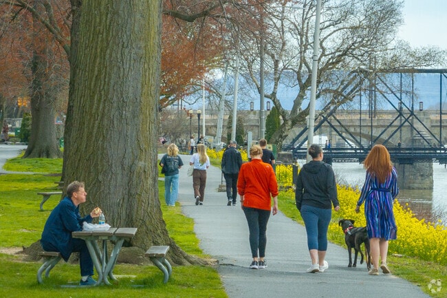 South Allison Hill residents are close to downtown and the Susquehanna River, home to the bustling Riverfront Park.
