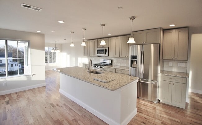 37 Pine St unit 4, Oxford, PA 19363 - photo 3