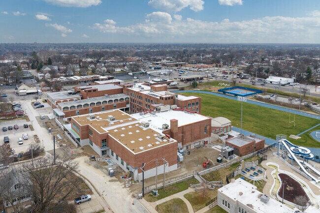 62% of students at Maplewood Richmond Heights High are at least proficient in Math.