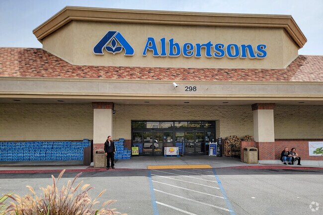 Albertsons is the preferred grocery option near Mayflower Village.