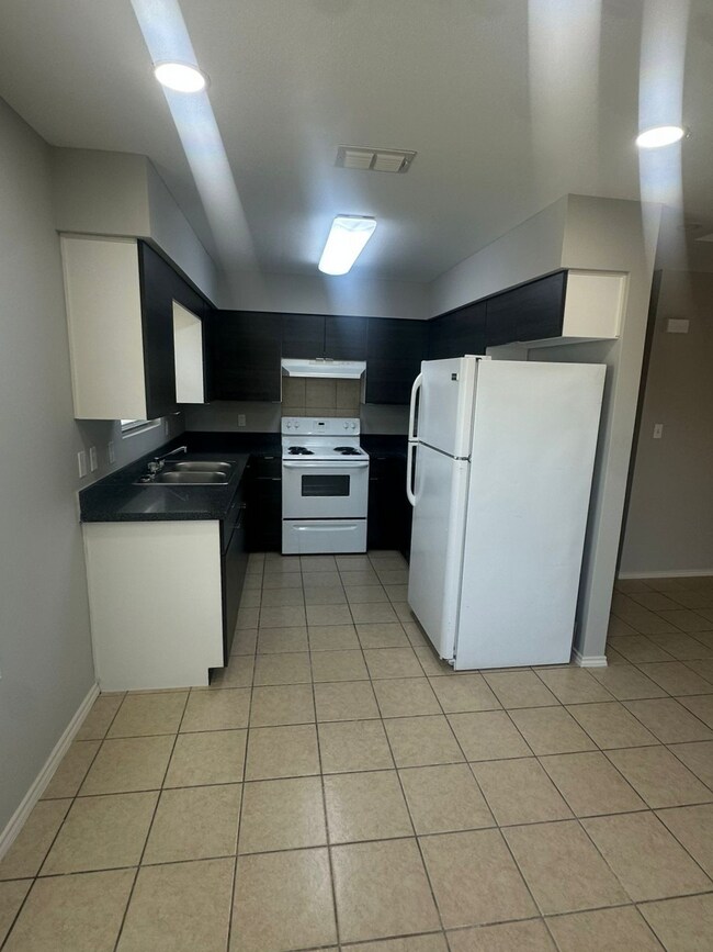 406 E 3rd St Unit 40, La Joya, TX 78560