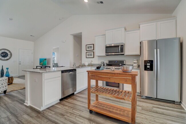 380 Acorn St, Sumter, SC 29154 - photo 5