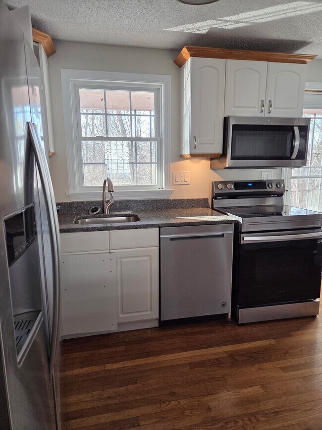 201 Regan Rd, Vernon, CT 06066 - photo 2