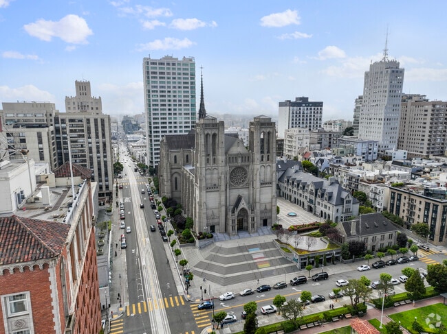 Take a tour of Grace Cathedral and its adjoining park in Lower Nob Hill.