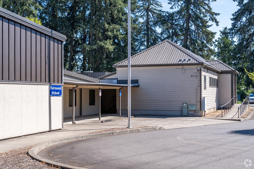 Fairmount Elementary is a public school in Albany, Oregon.
