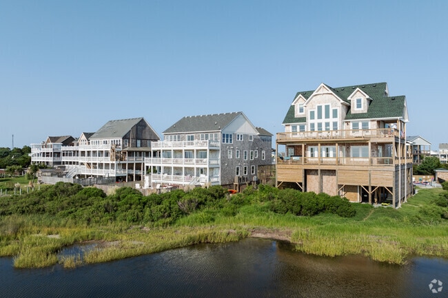 Find large waterfront homes with spacious balconies for stunning views in Salvo.