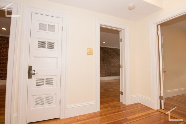 1614 Beacon St unit 2, Brookline, MA 02446 - photo 6