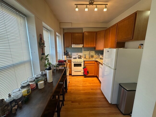 1046 Cambridge St unit 4F, Cambridge, MA 02139 - photo 2