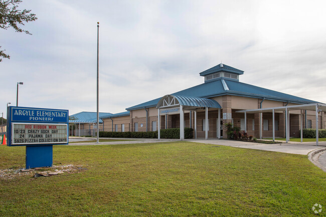 Argyle Elementary School has a student-teacher ratio of 14 to 1 in the Orange Park neighborhood
