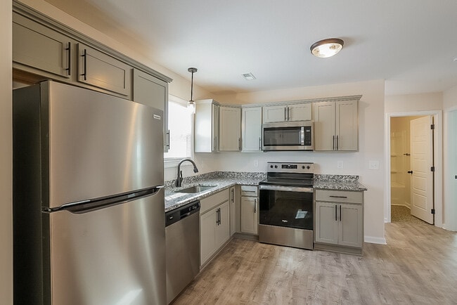 1208 Cottonwood Dr, Clarksville, TN 37040 - photo 6