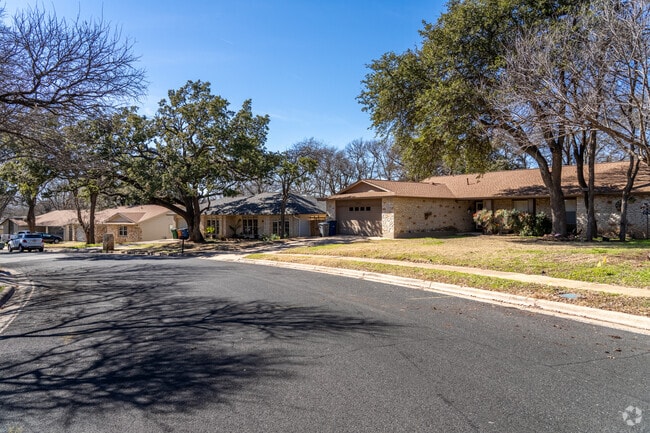 Wide neighborhood streets are common in Angus Ranch, alongside the many ranch style homes.