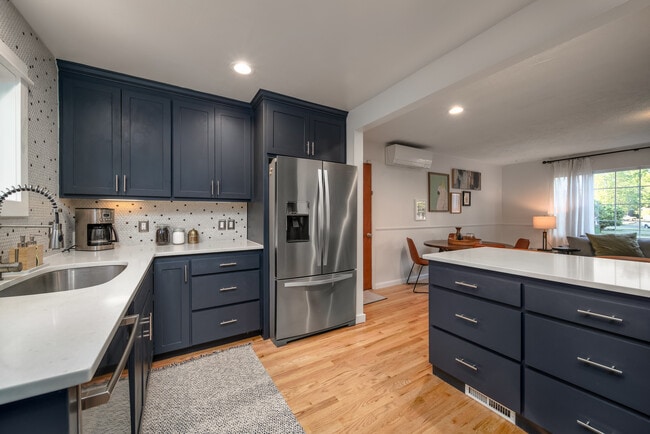 4320 SE Lambert St, Portland, OR 97206 - photo 7