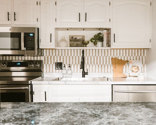 35 Nathan Ln N unit 109, Plymouth, MN 55441 - photo 2