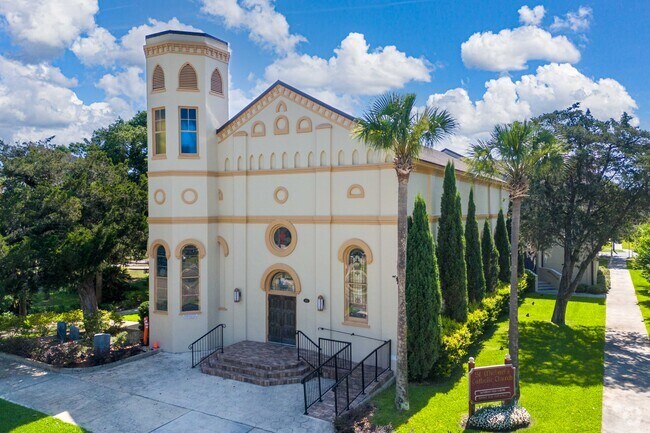 The St. Peter's Episcopal Church is an historical marker located in Fernandina Beach.