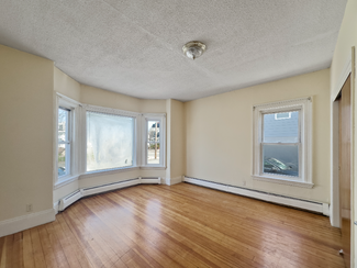 192 Boxford St Unit 1, Lawrence, MA 01843