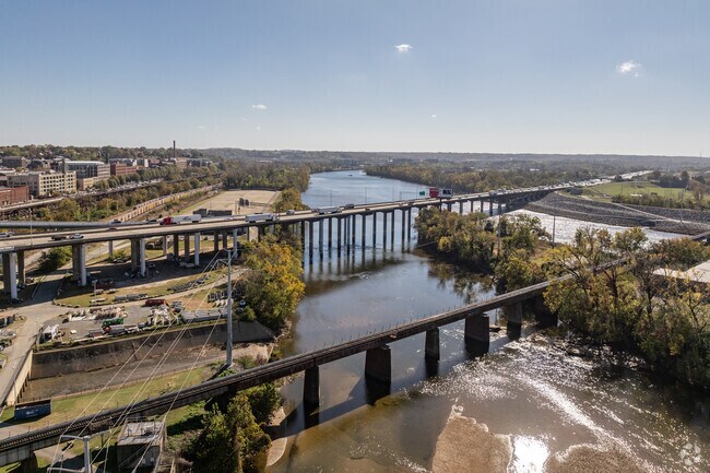 Commutes to and from Shockoe Slip are made easy with easy access to the interstate.