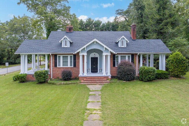 Beautiful brick cap cod style homes are very popular in the town of Belton.