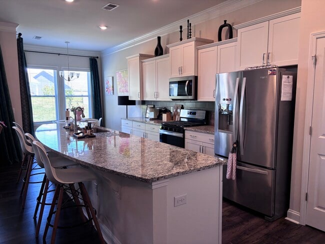 Beautiful Kitchen Fully Stocked!