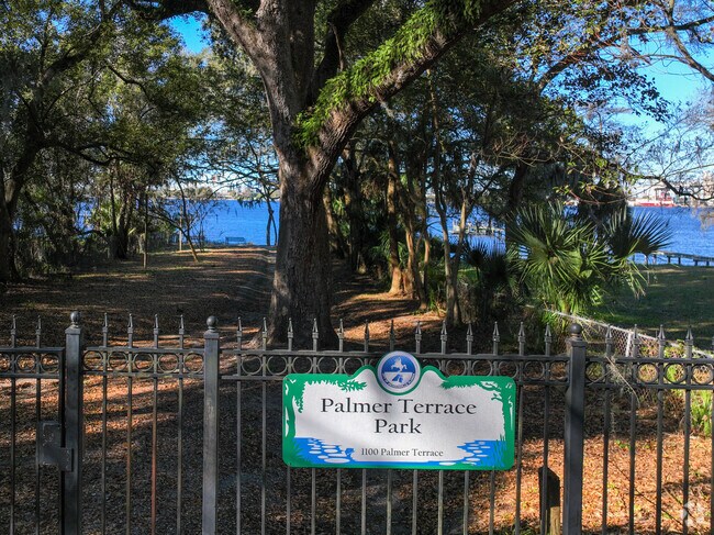 Palmer Terrace Park is located along the river's  edge in Saint Nicholas.