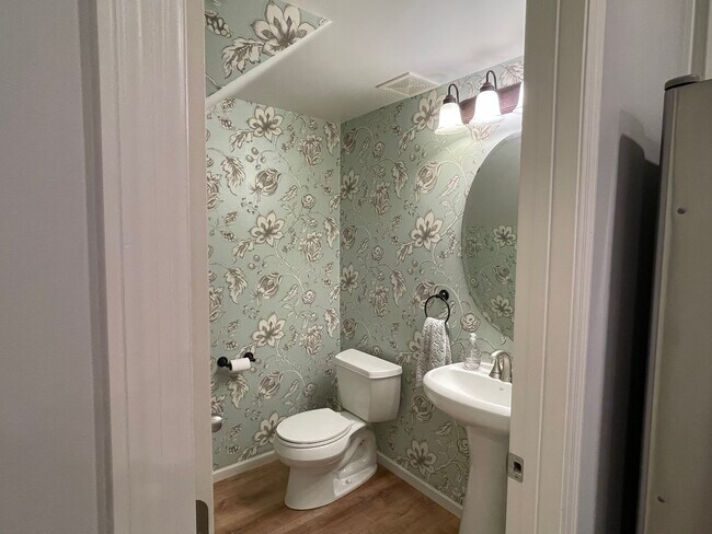 Main fl. Guest Bath