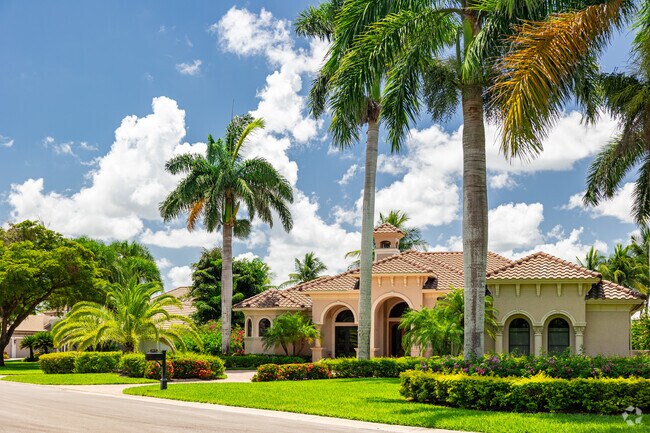 Homes in Wildcat Run are primarily large Mediterranean style with tropical landscaping.