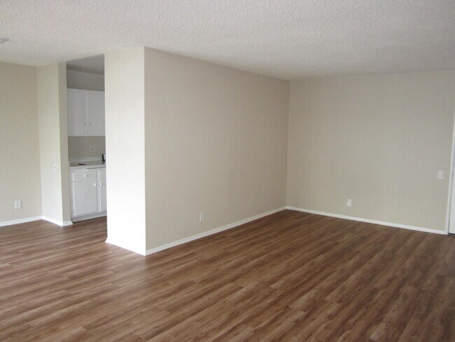 Harvard Apartments, Sherman Oaks, CA 91423 - photo 2