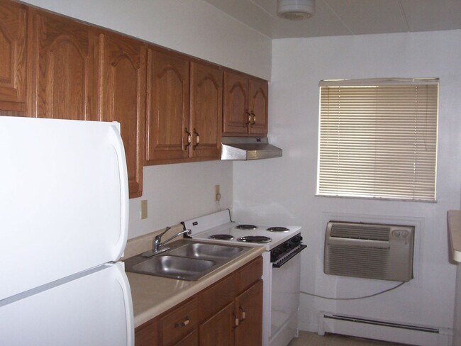 539 Lowell Ave unit 539-02, Cincinnati, OH 45220 - photo 3