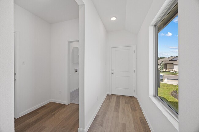 305 Bendecido Loop, Elgin, TX 78621 - photo 5