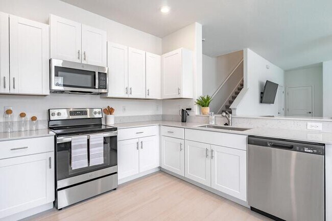 16643 Ancient Mariner Ln, Wimauma, FL 33598 - photo 6