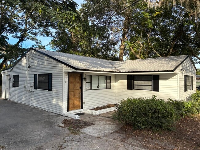 2310 E Minnehaha St, Tampa, FL 33610 - photo 3