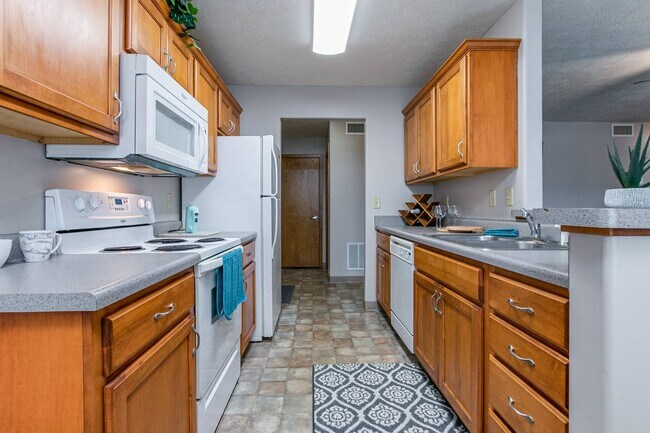 Hunters Ridge, Junction City, KS 66441 - photo 4