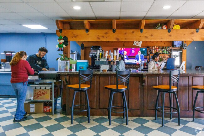 Oakland Heights is near dining that spans comfort food, burgers and more.