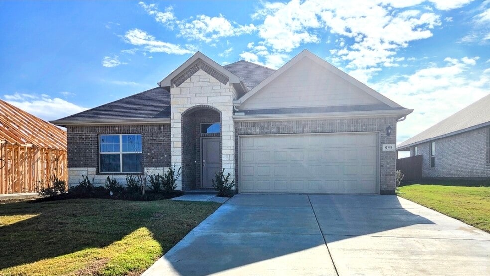 649 Harvey St, Grandview, TX 76050 - photo 1