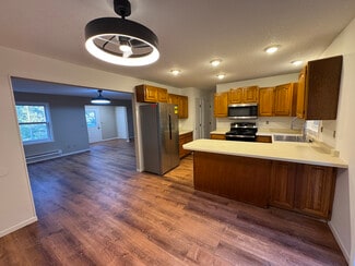 612 4th St N, Hudson, WI 54016