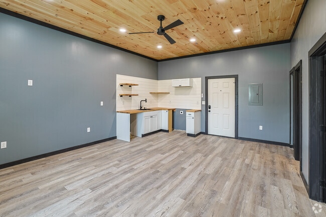 1BR, 1BA - 700SF - Living Room / Kitchen